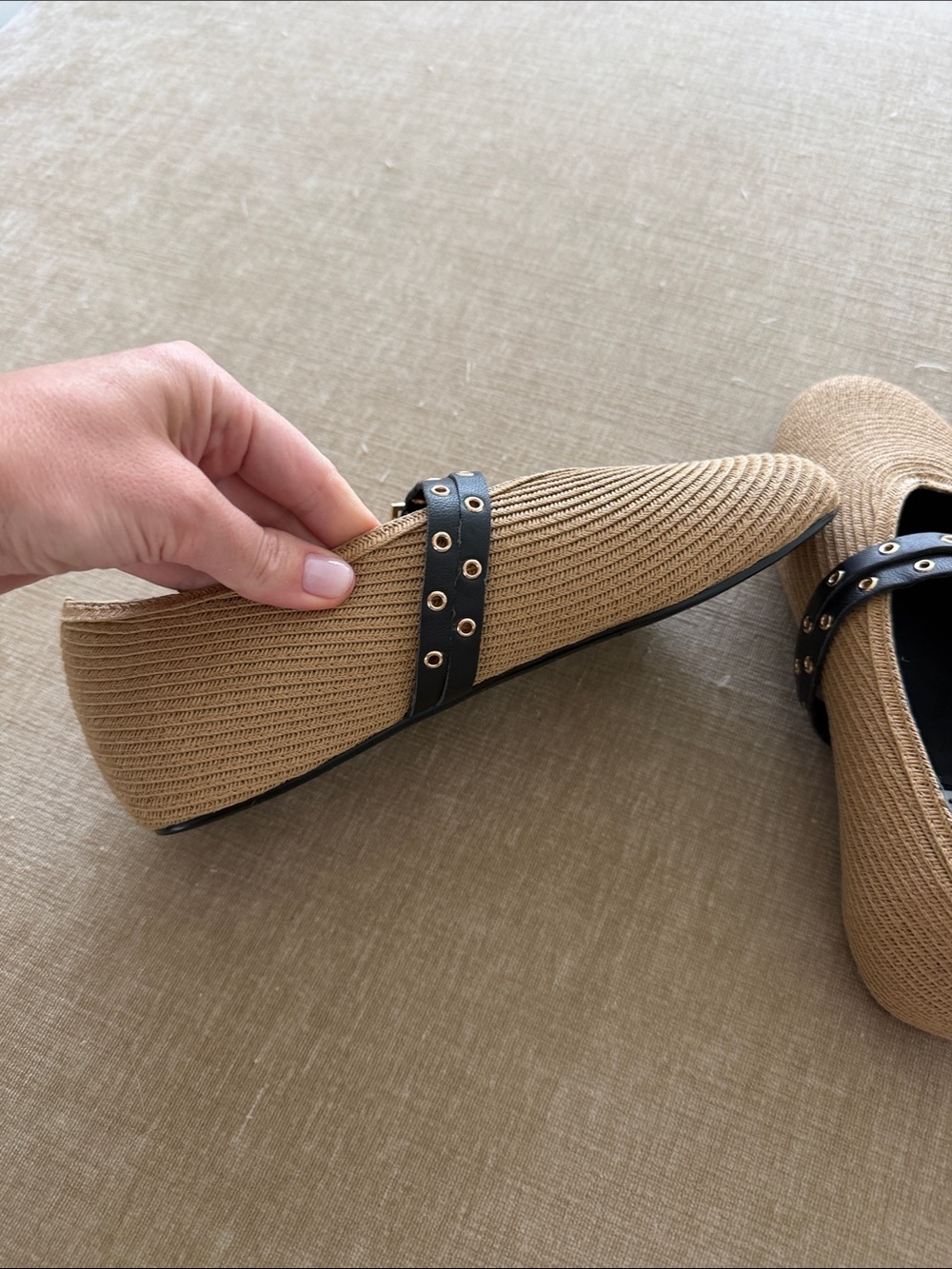 Alaia flats women shoes size 38 but run smaller. Authentic - Picture 10 of 12